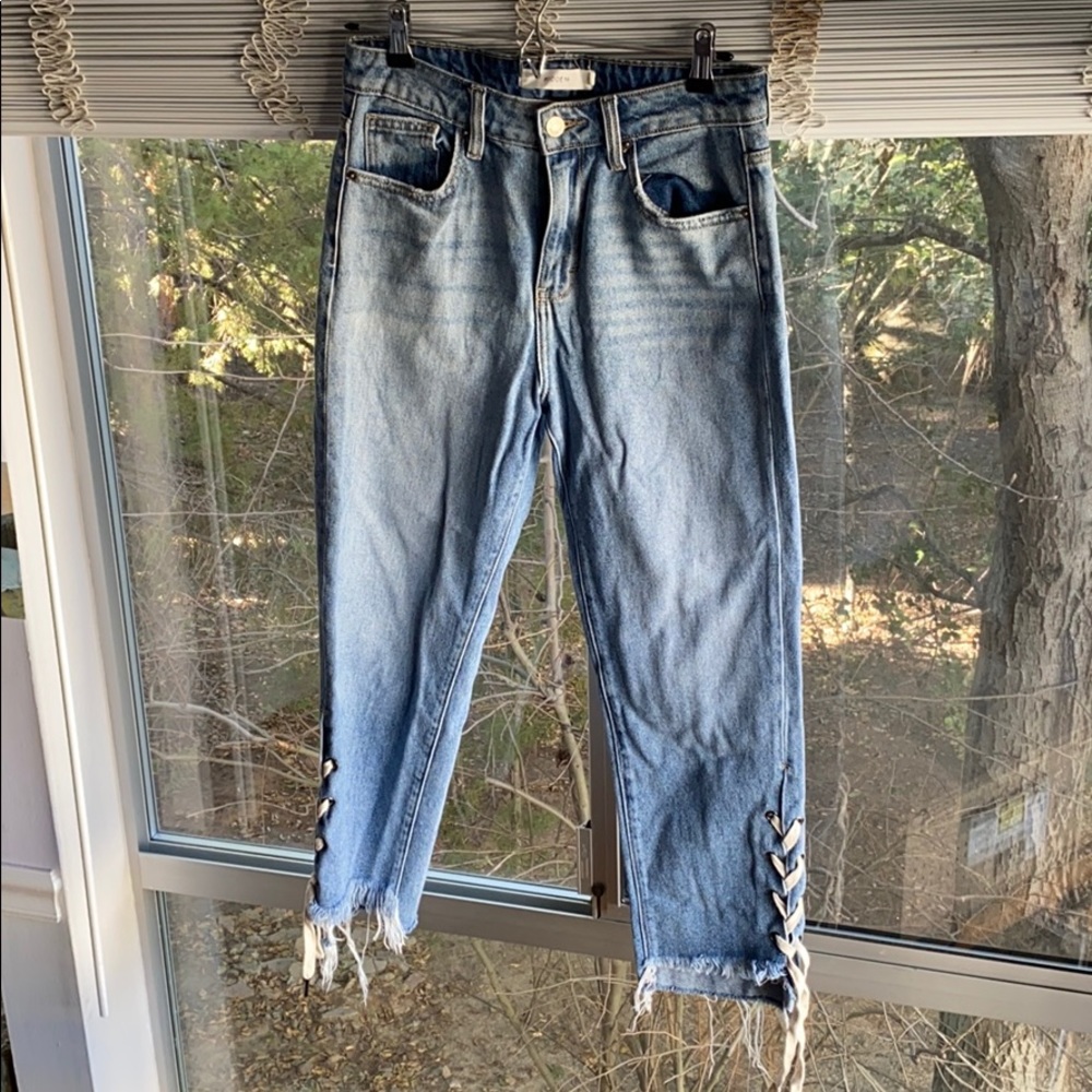 Unique laced high rise jeans